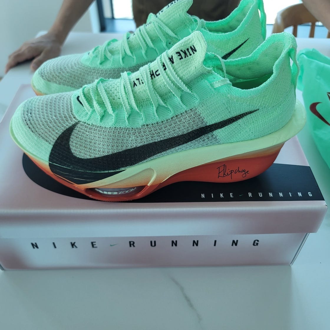 【Kipchoge/독점 배색】나이키 에어 줌 알파플라이 넥스트% 3 엘리우드 킵초게 HJ7041-300 photo review