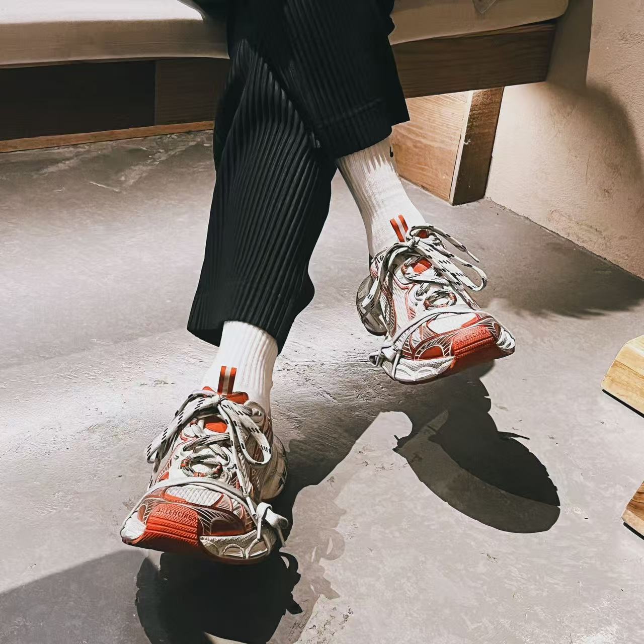 발렌시아가 3XL 스니커즈 화이트 레드 734734W3XL29060 photo review