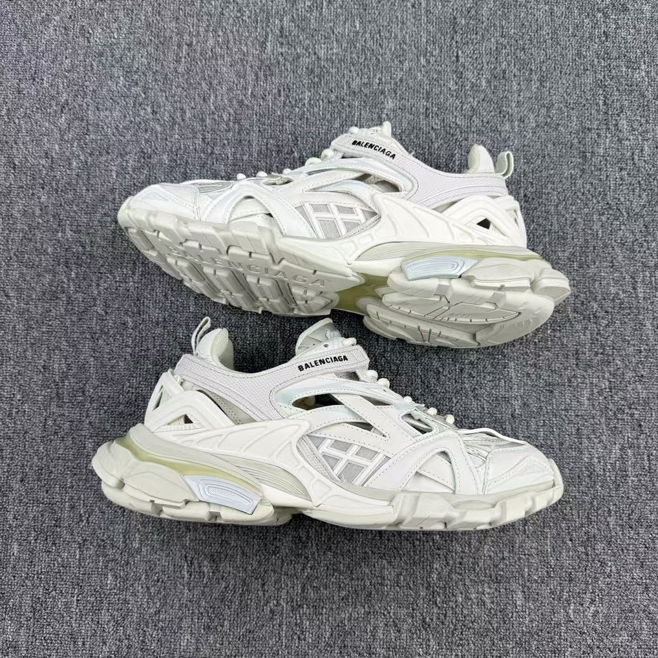 발렌시아가 트랙.2 트레이너 스니커즈 화이트 568615W2GN19000 photo review